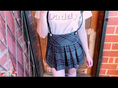 ❤️ Skolniece dziļi sūc savu locekli un nodarbību vietā dīdās. ❤❌ Slepkavas pie mums